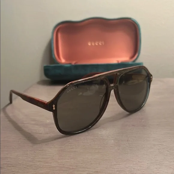 Gucci | Accessories | Gucci Tortoiseshell Sunglasses With  display picture 3